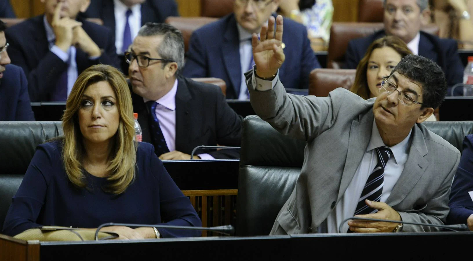 La presidenta y el vicepresidente de la Junta, en el Parlamento andaluz.