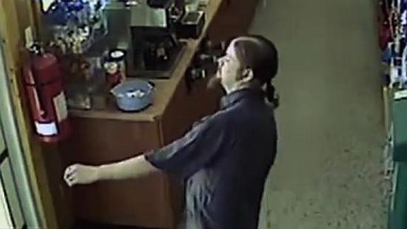 'The Walking Drunk': La parodia 'borracha' de los zombies de The Walking Dead que arrasa en Youtube