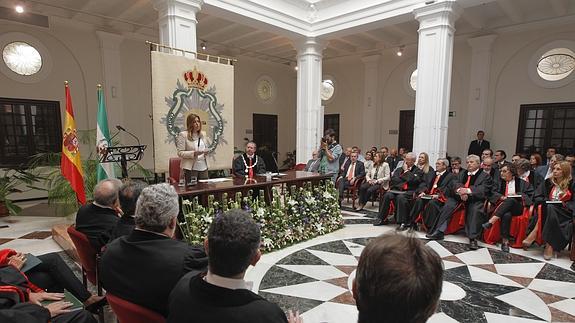 Susana Díaz se dirige a todos los asistentes a la presentación de la Memoria 2013 del Consejo Consultivo.