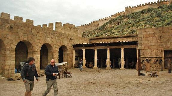 Diputación y Ayuntamiento quieren una "doble estrella" en el Paseo de la Fama para 'Clavius'