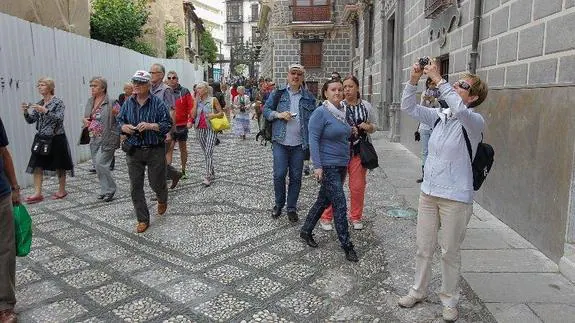Turistas en Granada durante el puente del Pilar 