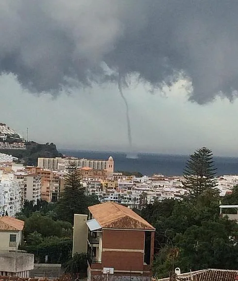 El tornado se vio desde distintos puntos de la ciudad 