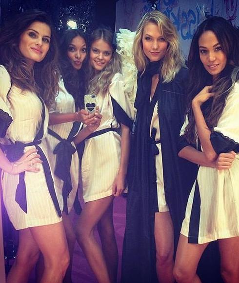 Victoria's Secret: ángeles en bata, echando una siesta o bromistas en el backstage