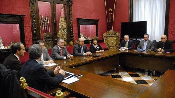 Las administraciones llegan a un acuerdo con Endesa para actuar ante los cortes del servicio de luz