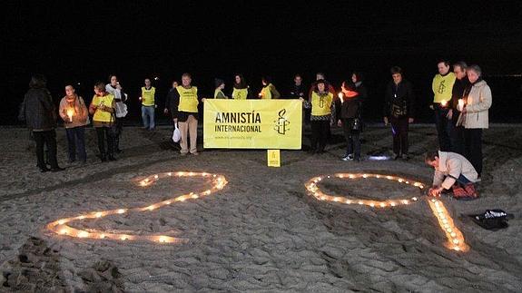 Una vela por cada una de las víctimas del mar