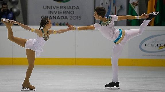 La pareja júnior formada por Laura Barquero y Miguel Taranco, agradó al público con un bonito ejercicio de aires egipcios.