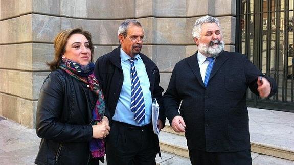 El fiscal, junto al director general de Infraestructuras y la delegada del Gobierno 