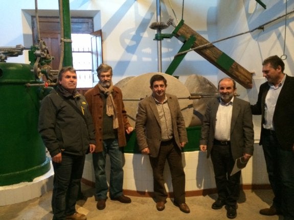 Francisco Reyes y David Avilés, en el centro.