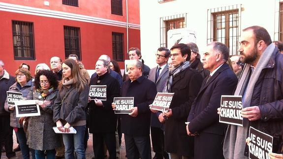 Granada muestra su repulsa al atentado terrorista con una concentración