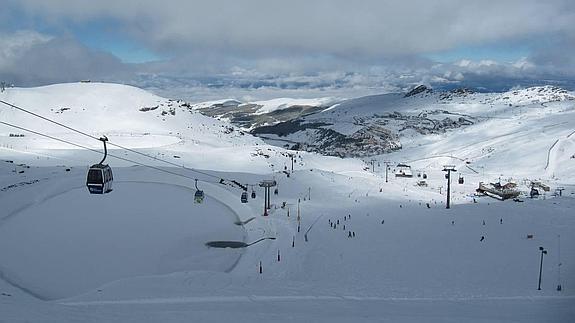 Sierra Nevada abrirá más de 90 kilómetros esquiables este fin de semana