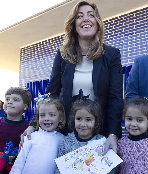 Susana Díaz, este jueves en la inauguración de un colegio de La Algaba (Sevilla) .