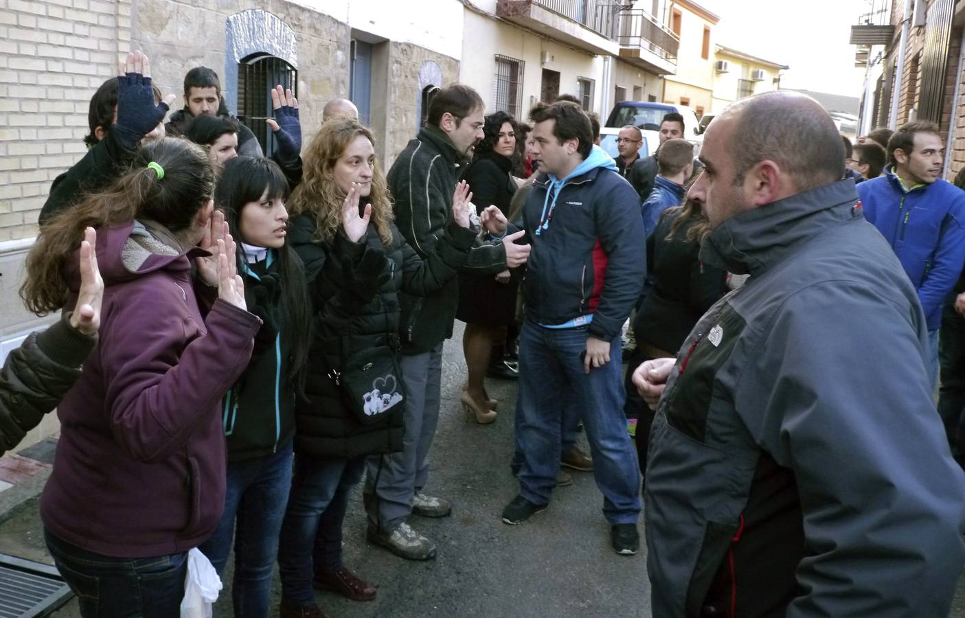 Discusiones entre ecologistas y vecinos de la localidad con motivo del lanzamiento de la pava de Cazalilla.