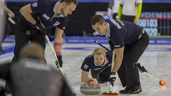 La igualdad reinó en el pabellón de Fuentenueva en la última jornada de curling.