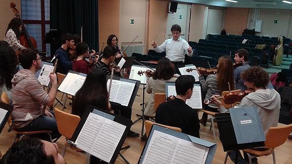 Ensayo de la Orquesta Filarmonía para el concierto del próximo viernes.