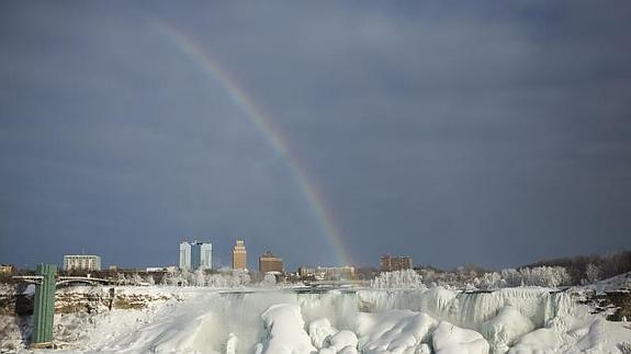 Un arcoiris adorna el impresionante paisaje. REUTERS