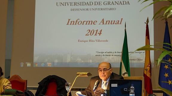 El Defensor Universitario presenta el balance de 2014 ante el rector de la UGR. 