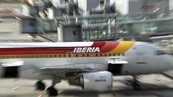 El piloto de Iberia que canta, recita y da el tiempo