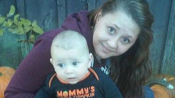 Un bebé muere de hambre después de que su madre falleciera por sobredosis