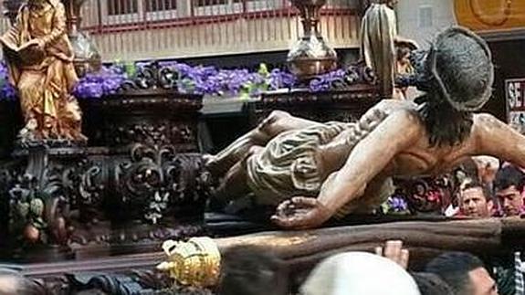 El arzobispo suspende la Cofradía de la Vera Cruz