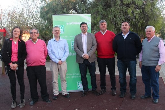 Miembros de la candidatura del PA en Marmolejo junto al alcaldable Soriano.