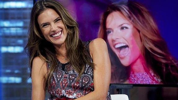 Alessandra Ambrosio desvela cómo endurece sus glúteos