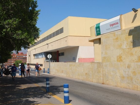 Acceso a las Urgencias del Hospital Torrecárdenas de la capital, que atiende al año a cerca de 150.000 pacientes.