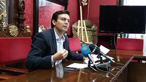Cuenca denuncia el “oscurantismo del PP” y reta al alcalde a hacer una consulta popular sobre la LAC