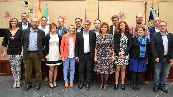 El rector diseña un equipo con 18 cargos "de alta categoría académica y experiencia de gestión"