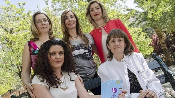 Rosario, Susana, Mayte, (abajo) Mariluz y Belén han dado un paso adelante para mejorar los derechos sus hijos.