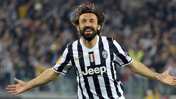 El golazo de Pirlo arrasa en Twitter