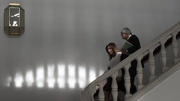 La presidenta de la Junta de Andalucía en funciones, Susana Díaz, y el consejero de la Presidencia en funciones, Manuel Jiménez Barrios