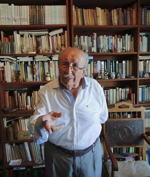 El poeta granadino recogerá el Premio García Lorca esta tarde en el Auditorio Falla 