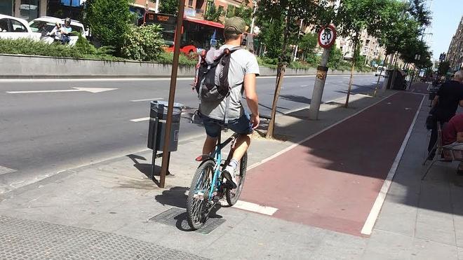 El carril bici en Granada: controversia en la capital, casi olvidado en la periferia