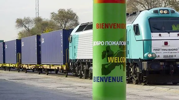 El primer tren que llegó el pasado mes de diciembre procedente de la ciudad china de Yiwú a la estación madrileña de Abroñigal. :: 
