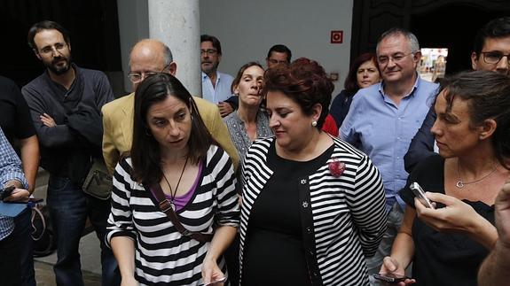 Marta Gutiérrez y Teresa Jiménez, tras la reunión. 