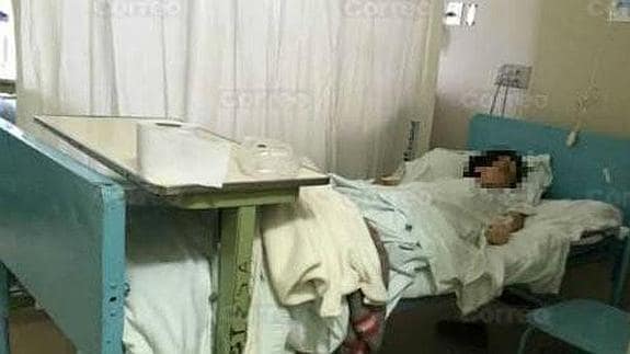 Alejandro R.B, en la cama del hospital. 
