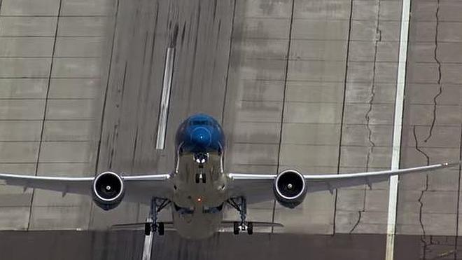 El espectacular despegue vertical del nuevo Boeing 787
