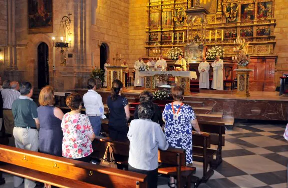 En la parroquia de Santa María descansan los restos mortales del beato linarense.