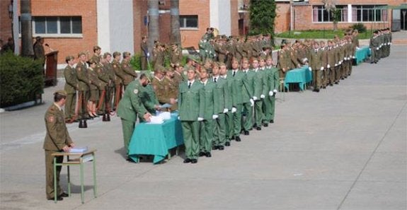 Acto de entrega de diplomas a los alumnos en el centro de formación Camposoto.