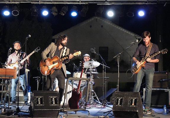 Julián Maeso llenó el Parque Lorca durante su actuación en el FEX. 