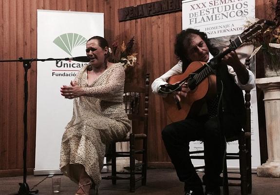 Un momento de la actuación de Manuel Cordero y Antonio Carrión en la Peña Flamenca de Jaén.