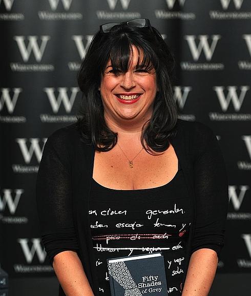 Atacan en Twitter a E.L James en un encuentro con fans de 50 Sombras de Grey