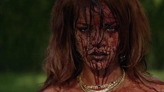 Secuestro, tortura, alcohol, sexo, asesinatos y sangre en el nuevo vídeo de Rihanna