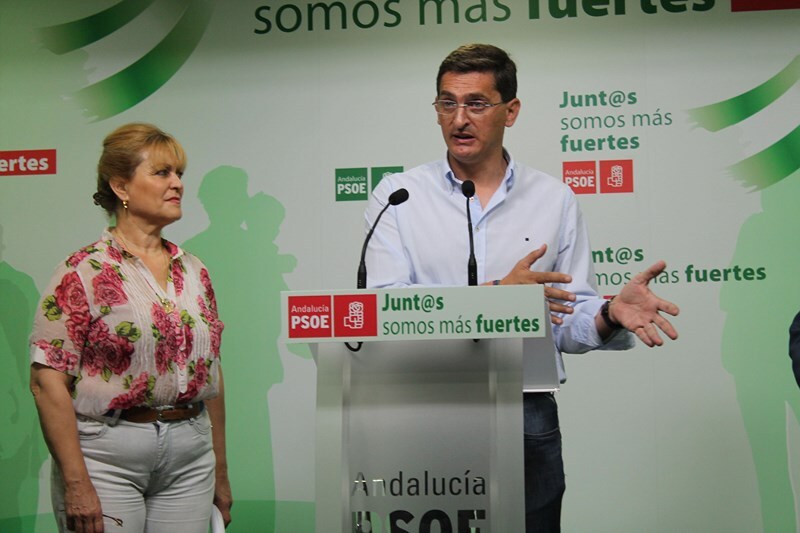 Adela Segura junto a José Luis Sánchez Teruel en una comparecencia ante los medios 