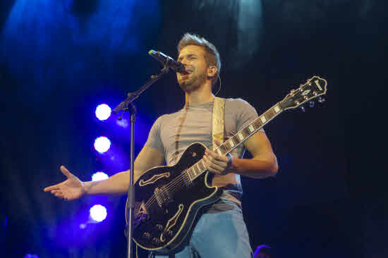 Momento del concierto ofrecido por el cantante malagueño Pablo Alborán en la Plaza de Toros de Granada, en 2003.