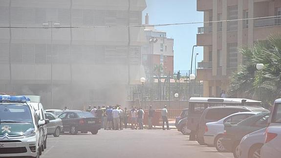 El edificio escupió humo durante una media hora 