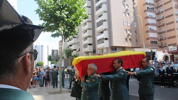 Detenido un vecino de Pinos Puente por tuitear comentarios ofensivos con la muerte del Tedax