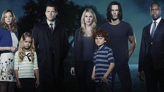 Buen estreno de Invisibles, la inquietante serie de misterio de Spielberg