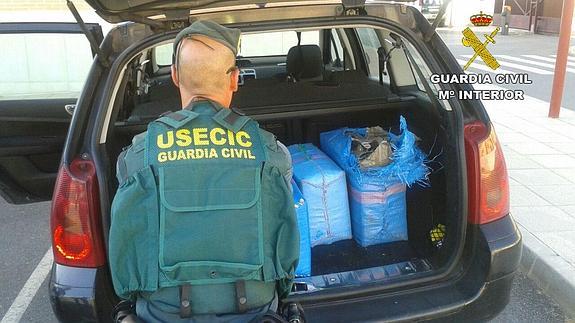 La Guardia Civil detiene a una persona y se incauta de más de doscientos kilos de hachís