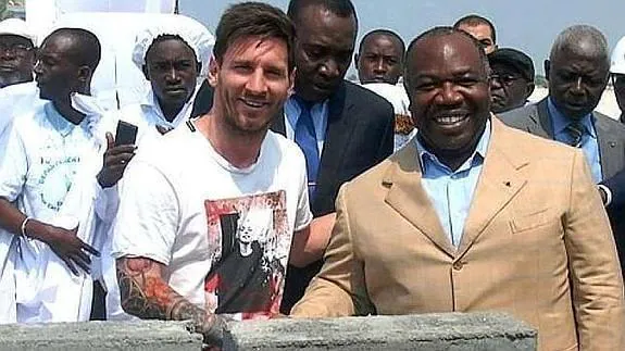 Messi, durante su visita a Gabón